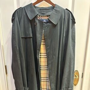 Men’s classic Burberry trench coat, size 46L (XL)